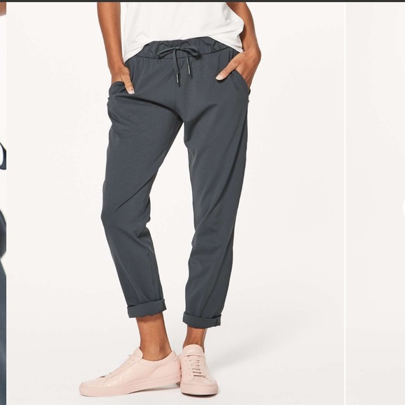 lululemon On The Fly Pant *Waist band twisted but still fits nice - Picture 1 of 5